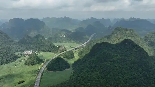 Video thumbnail for China: Beautiful Expressway.