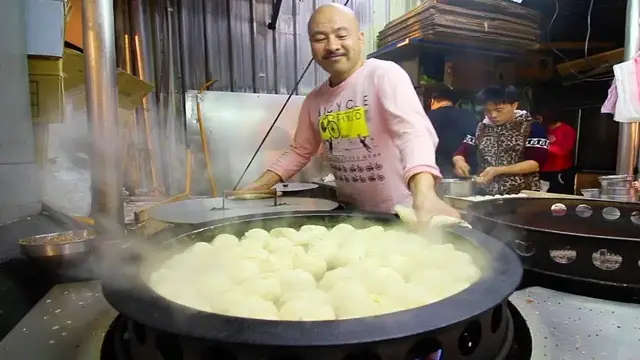 'Video thumbnail for Taiwan Street Food - DUMPLING HEAVEN at Taipei's BEST Night Market: Tonghua STREET FOOD in Taiwan'