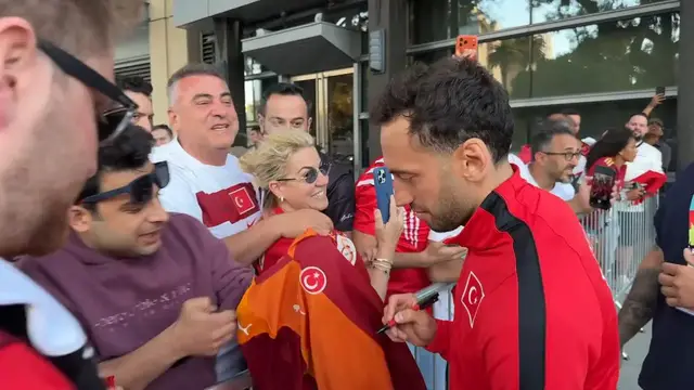 Video thumbnail for US: Fans greet Türkiye national team in San Francisco ahead of Paraguay World Cup match.