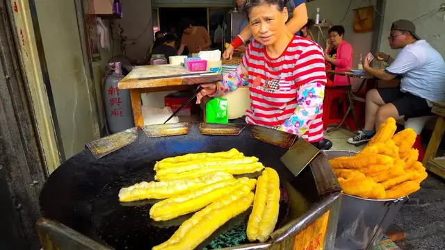 'Video thumbnail for Street Food in Taiwan : Trying CACTUS ICE CREAM!! BEST Taiwanese Street Food in Penghu!!'