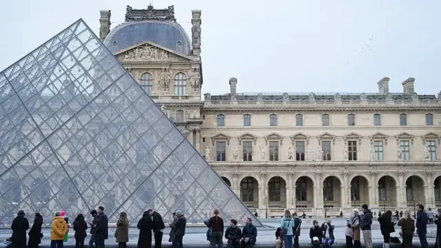 Video thumbnail for Outcry as France's Louvre museum hikes prices for most non-European visitors