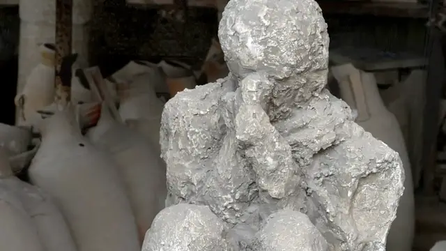 Video thumbnail for Pompeii discovery sheds light on Roman Empire construction