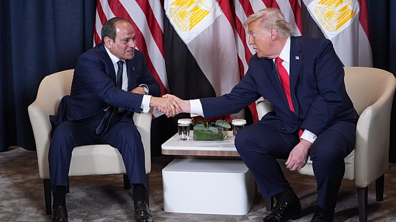 Video thumbnail for Egypt's President al-Sisi calls on Donald Trump to end the war on Iran