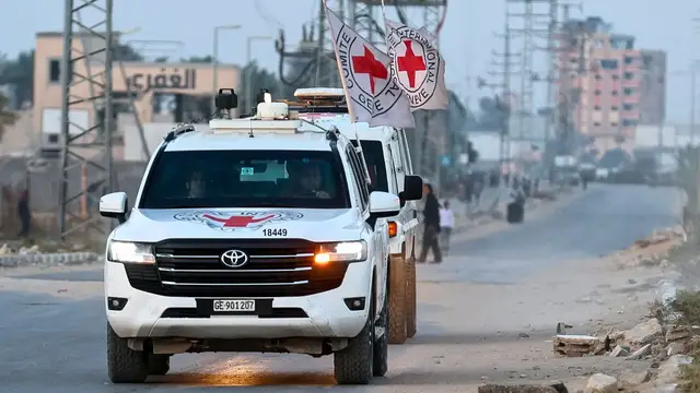 'Video thumbnail for Israel continues attacks on Gaza as Hamas, Red Cross continue to search for bodies of captives'