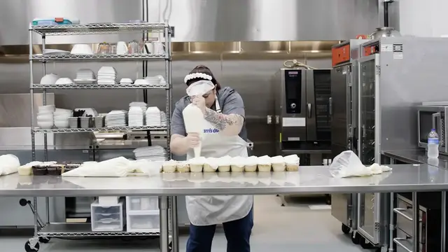 Video thumbnail for Most cupcakes frosted in one minute - 62 by Bridgette Anderson