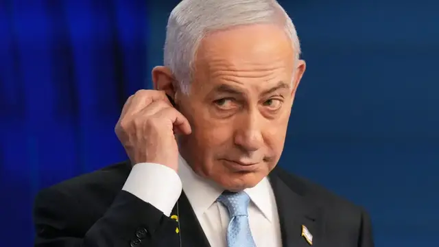 Video thumbnail for Netanyahu to discuss Gaza ceasefire with Trump without 'antagonising his base back home'
