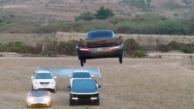 Video thumbnail for 11-year old flying car company mocks Tesla Roadster