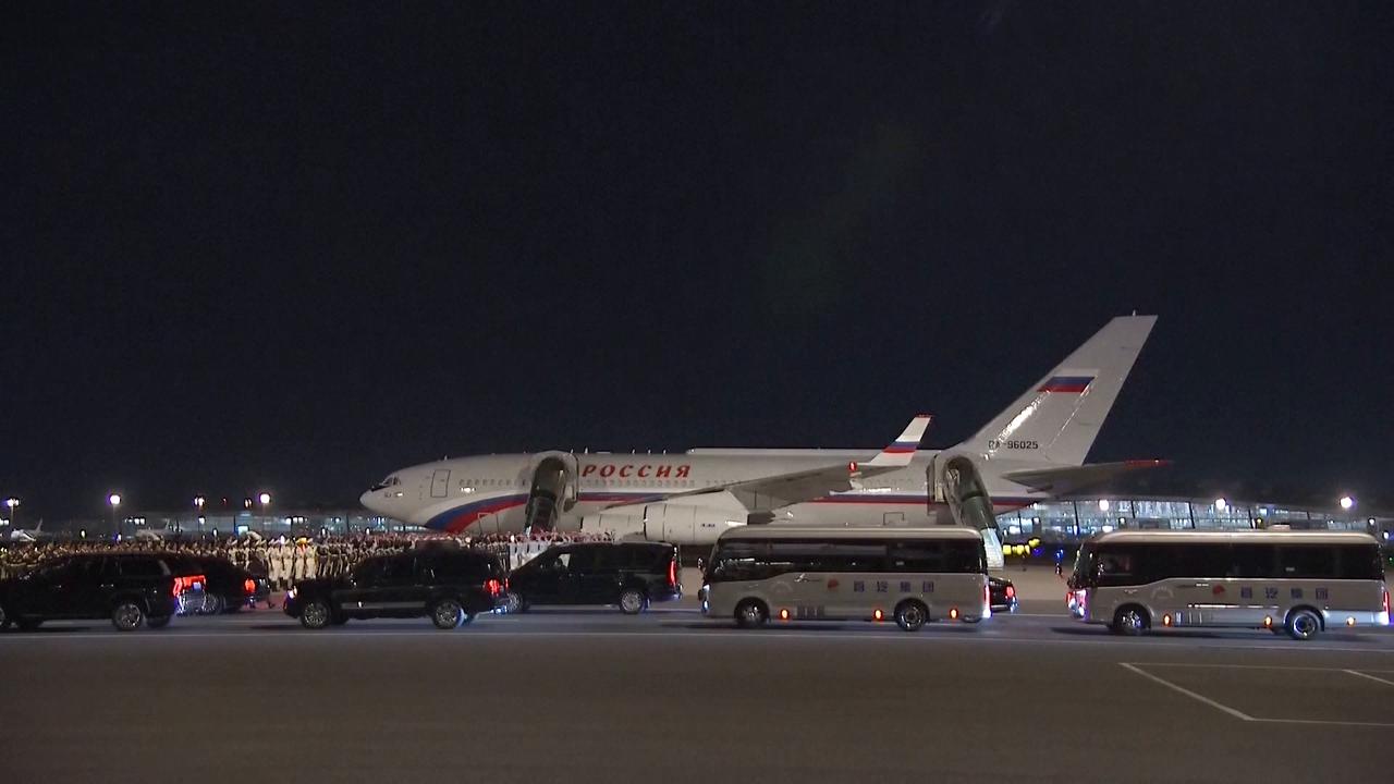 Video thumbnail for China: Putin wraps up China visit, leaves Beijing.