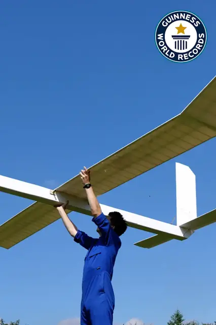 Video thumbnail for James builds the largest RC glider and breaks the record