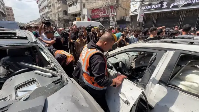 Video thumbnail for Israeli UAV attack in Gaza kills high school senior celebrating graduation (2).