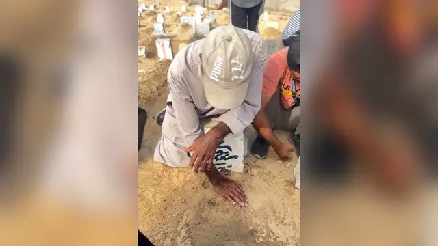 'Video thumbnail for Families of killed Gaza journalists mourn their loved ones'