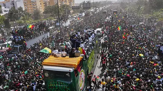 Video thumbnail for Senegal's president praises player for actions during AFCON final