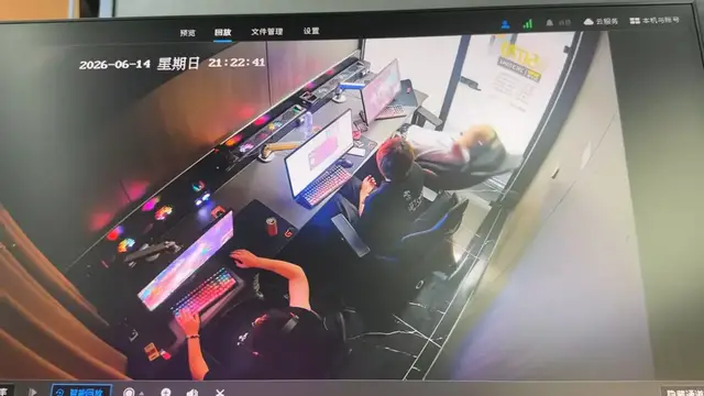 Video thumbnail for Chair Recline Causes Food Spill in Zhejiang Café
