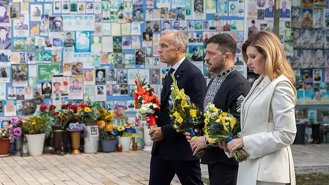 'Video thumbnail for WATCH: Kyiv holds ceremonies for Independence Day and fallen soldiers'