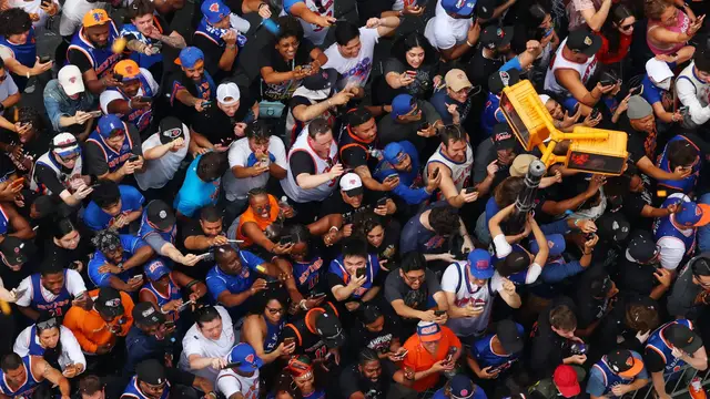 Video thumbnail for Knicks Championship Parade: Craig Carton Shares the Excitement!
