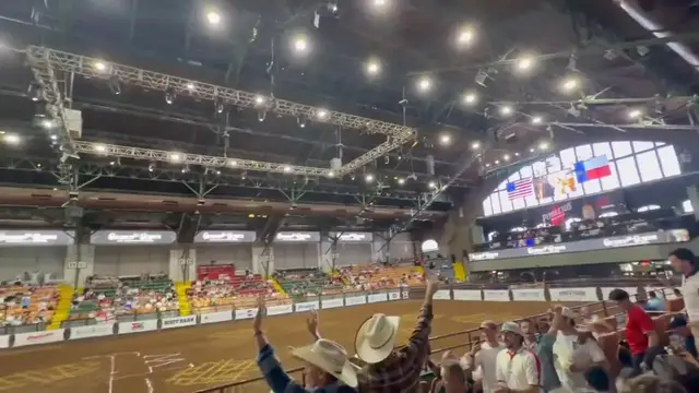 Video thumbnail for US: English Fans Turn Texas Rodeo Arena Into World Cup-Style Singalong.