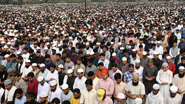 Video thumbnail for Bangladesh holds state mourning, funeral for slain uprising activist