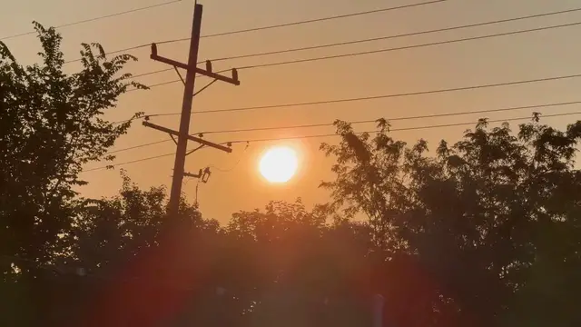 Video thumbnail for US: Smoke from Canadian Wildfires Bankets Highland, IN.