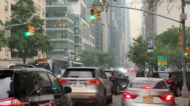 Video thumbnail for US: Haze From Canadian Wildfires Blankets New York, Northeast 7.