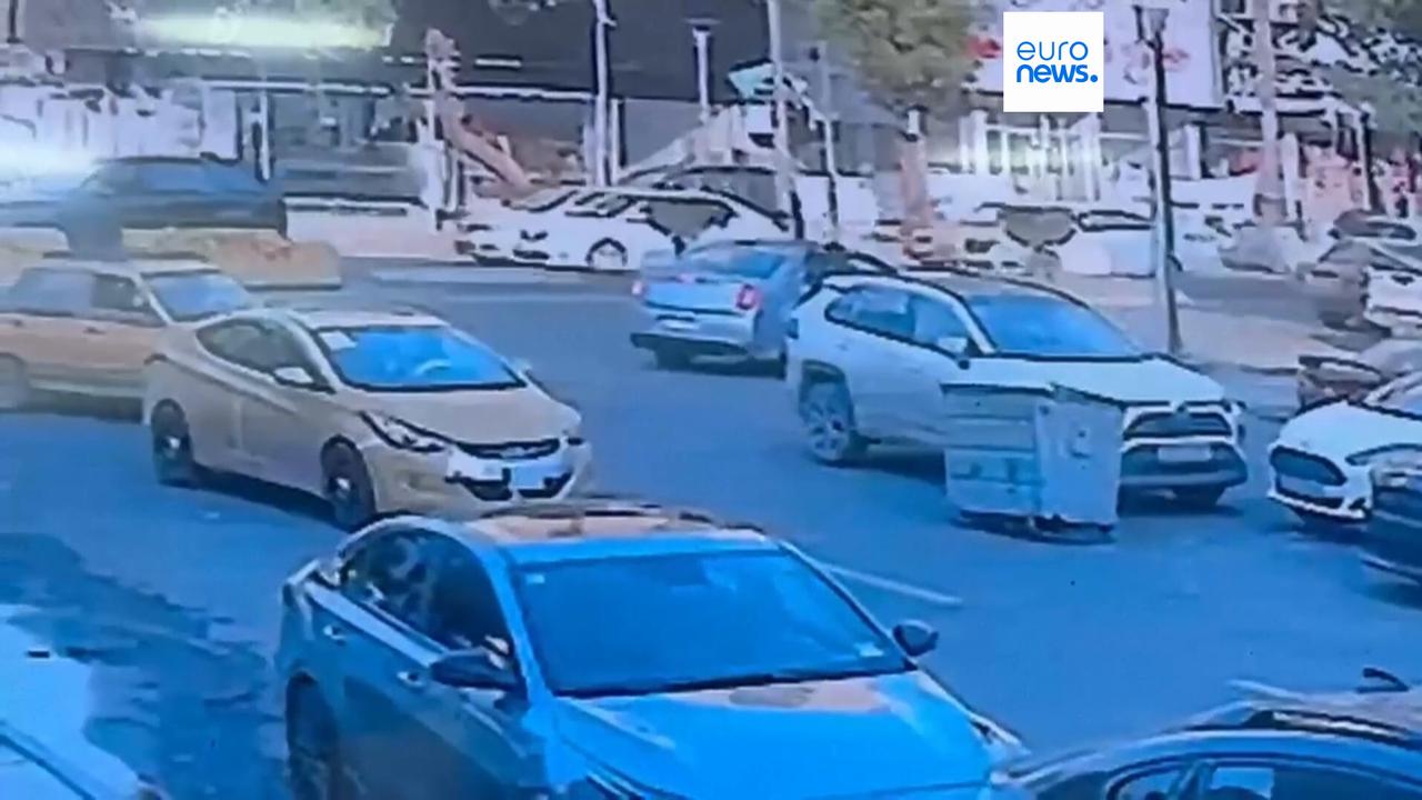 Video thumbnail for Surveillance video shows kidnapping of US journalist in Baghdad