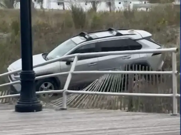 Video thumbnail for New York driver accused of crashing through fence of Atlantic City Boardwalk