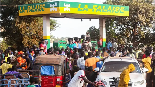 'Video thumbnail for Mali fuel crisis spirals amid armed group blocking supplies to capital'