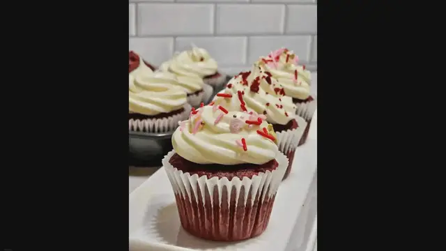 Video thumbnail for Easy Red Velvet Cupcakes
