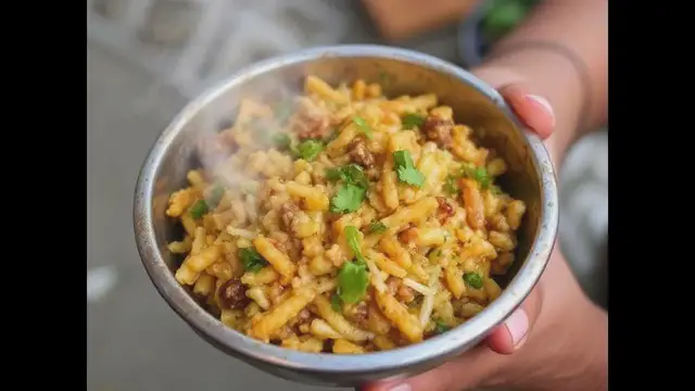 Video thumbnail for Jhal Muri Street Food A Tasty Bengali Snack You Must Try!