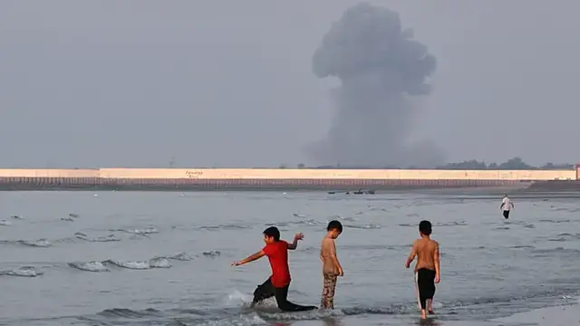 Video thumbnail for U.S., Iran trade claims over Strait of Hormuz as tensions escalate