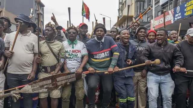 Video thumbnail for South Africa anti-migrant protests spread as xenophobia fears grow