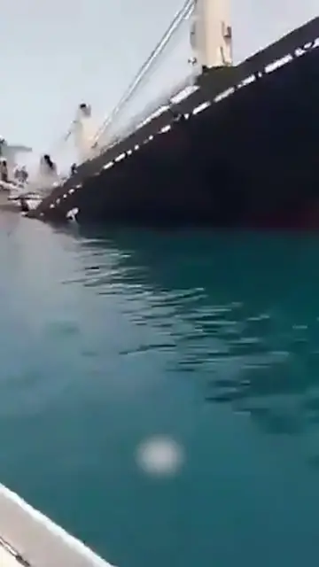 Video thumbnail for Cargo ship sinks after collision in Strait of Hormuz