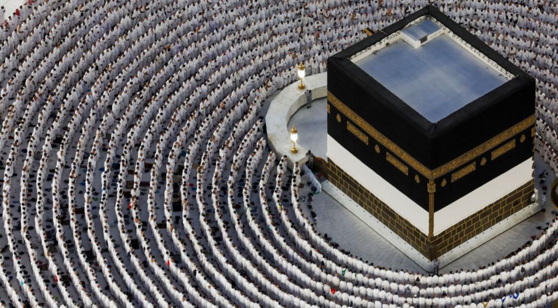 Video thumbnail for Saudi Arabia uses AI, apps and smart systems to manage Hajj crowds in Mecca