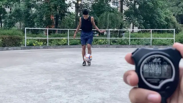 'Video thumbnail for Most football touches on alternate feet in one minute -212 by PH Charan Kumar'