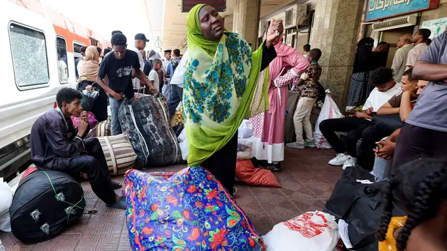 Video thumbnail for Sudanese returnees rebuild lives in battered Khartoum after years of war