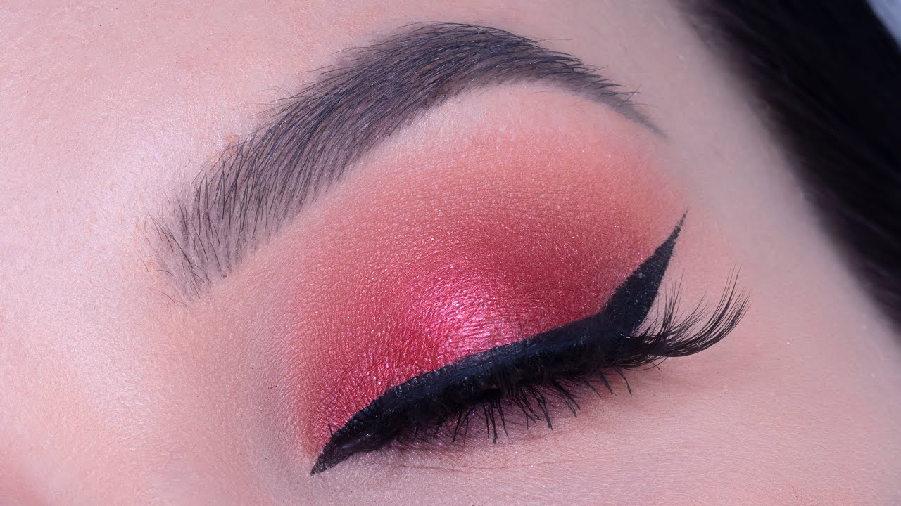 Video thumbnail for Foxy Valentine's Day Inspired Eye Look | MavenBeauty