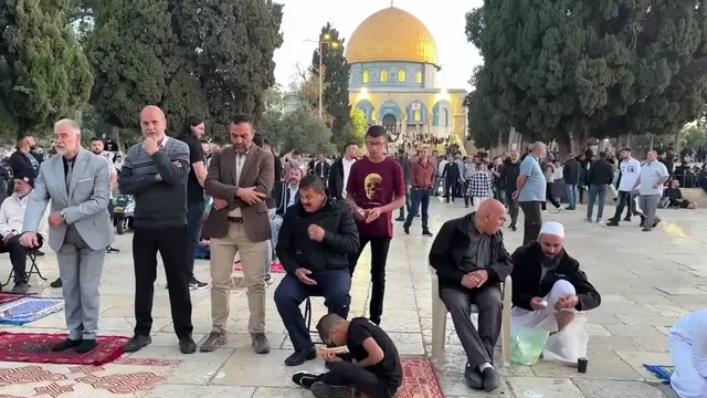 Video thumbnail for Muslims pray at Al-Aqsa Mosque to mark 1st day of Eid al-Adha.
