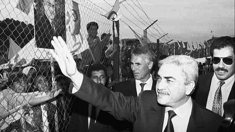 Video thumbnail for Algeria's former president Liamine Zeroual laid to rest with military honours