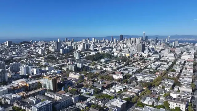 Video thumbnail for US: Visitors gather at San Francisco's Alamo Square Park to enjoy warm weather.