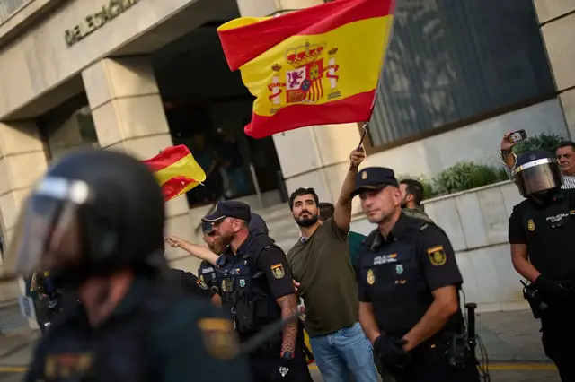 Video thumbnail for Residents of Spain’s Ceuta shut down far-right anti-migrant rally