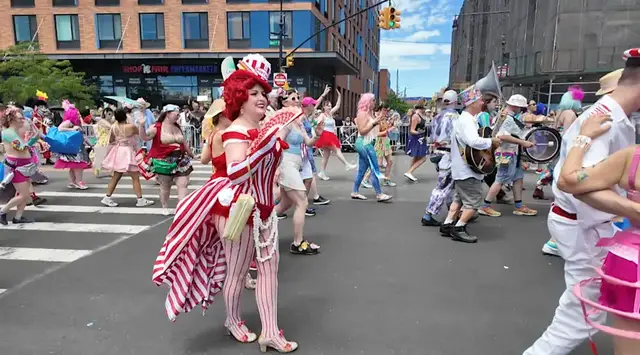 Video thumbnail for Coney Island Mermaid Parade draws crowds back to Surf Avenue 