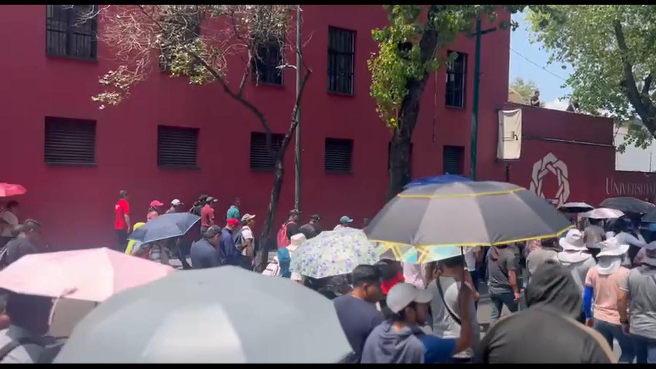 Video thumbnail for Mexico: Mexico Teachers Hold National March 9.