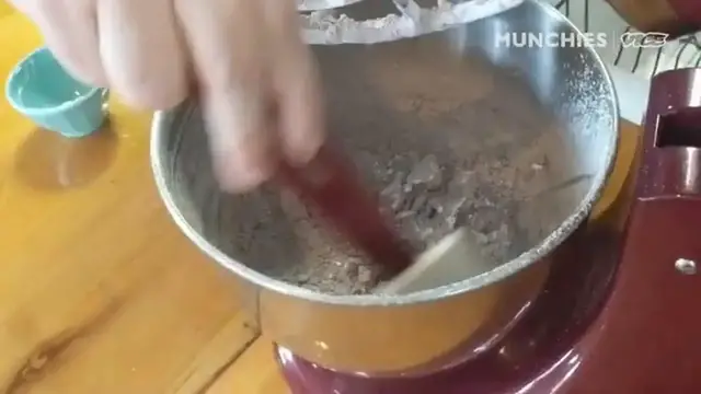 Video thumbnail for Chocolate and Marshmallows: Mississippi Mud Cake | Quarantine Cooking