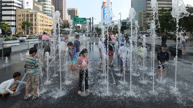 Video thumbnail for South Korea's record heatwave: People advised to stay indoors as mercury rises