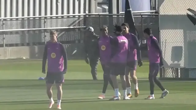Video thumbnail for Barcelona train ahead of Alaves meeting in La Liga