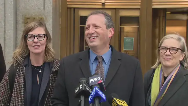 Video thumbnail for FULL: NYC Comptroller Lander speaks after federal court appearance