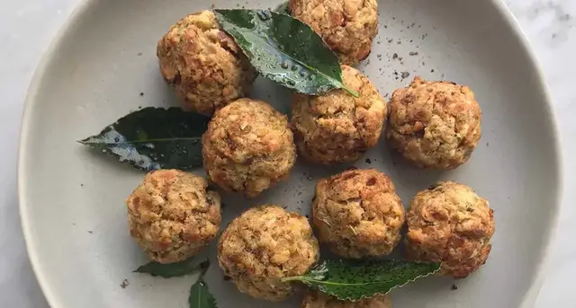 Video thumbnail for Sage & onion stuffing