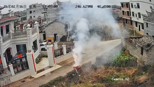 Video thumbnail for Fireworks Misfire Shakes House in Guangdong!