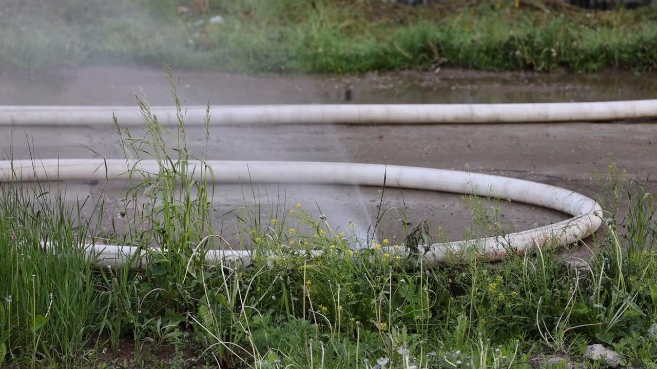 Video thumbnail for Russia: Fire at Dolgoprudny furniture warehouse.