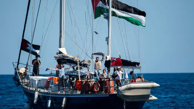 Video thumbnail for Madleen Gaza flotilla: Ship carrying aid & activists nears coast, aims to break Israel's blockade
