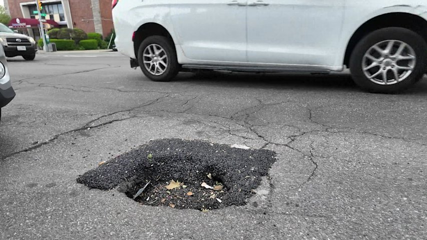 Video thumbnail for Canarsie residents say growing sinkholes on Flatlands Avenue are creating safety hazards